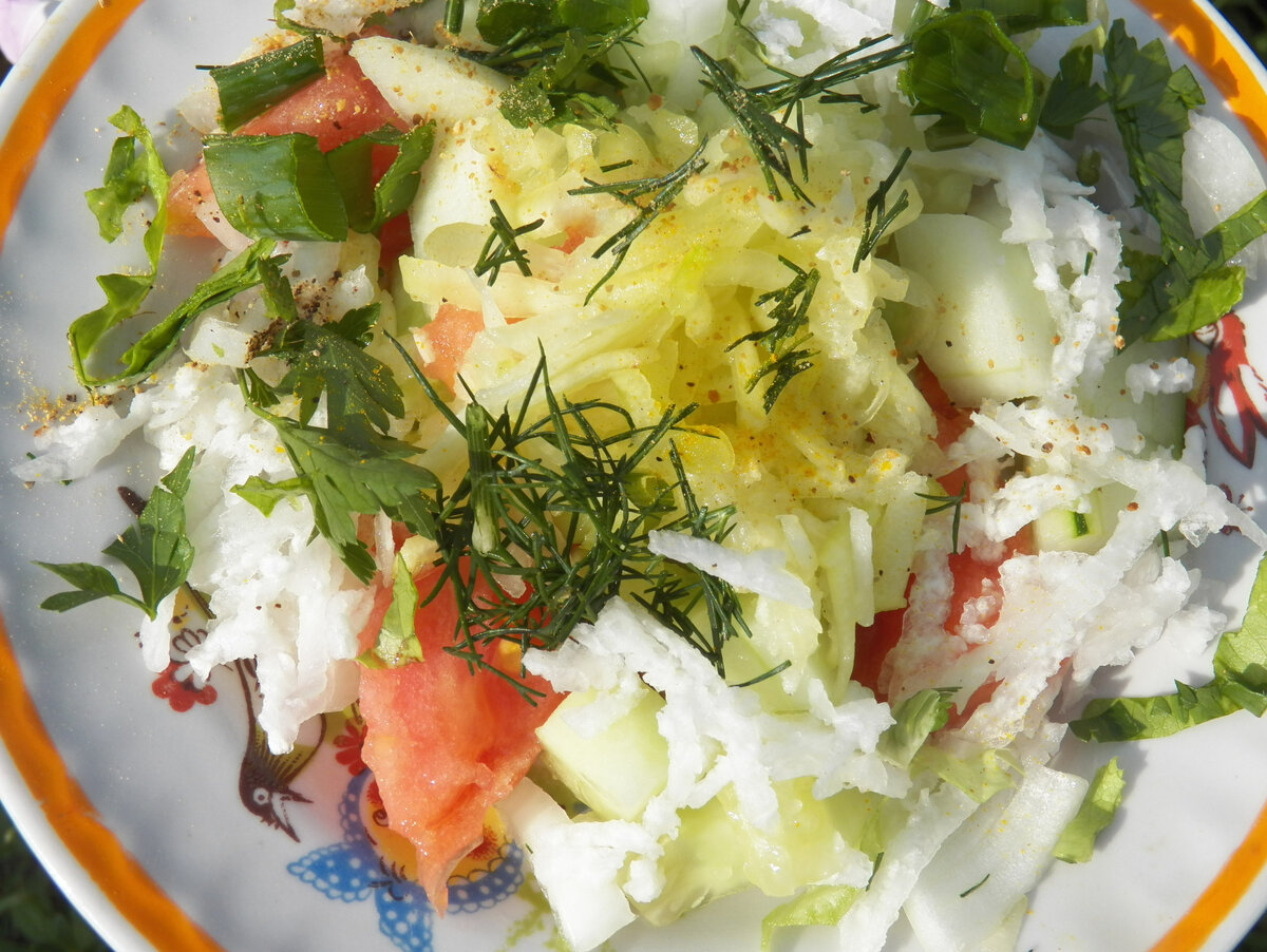 Жиросжигающий детокс-салат с дайконом 