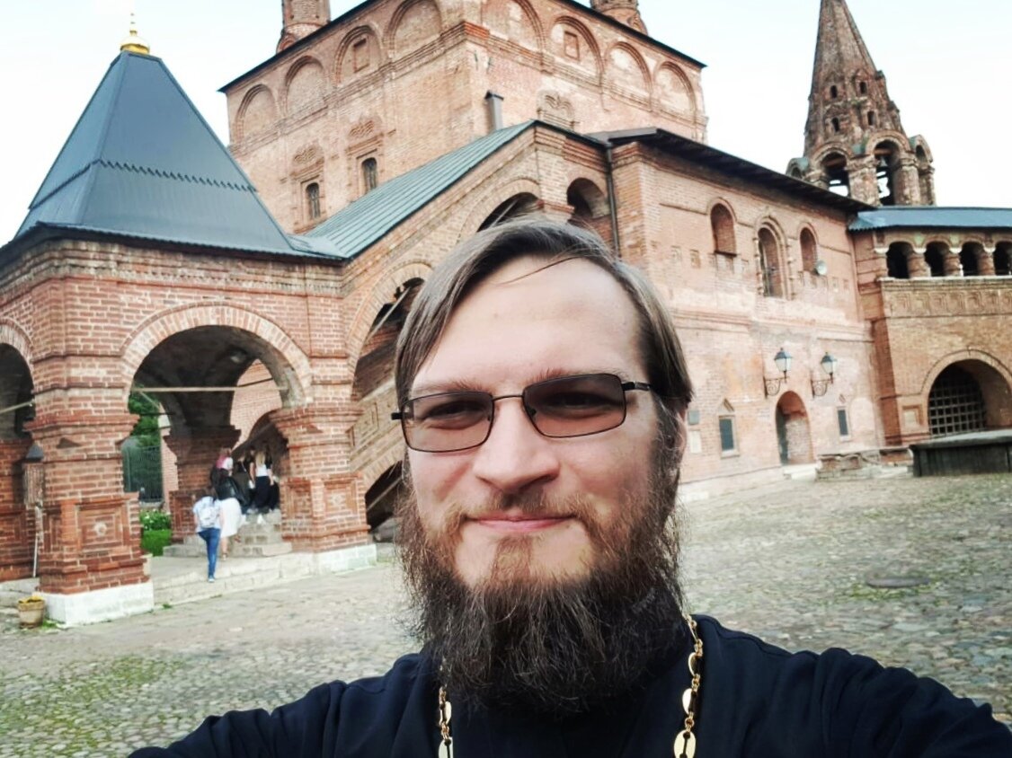 Антоний Русакевич — иерей, миссионер, блогер, автор Ютуб-канала «Позитивный батюшка».