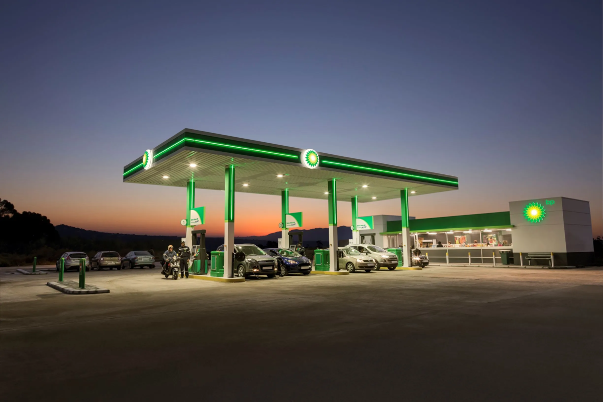Лучший бензин. АЗС Бритиш Петролеум. British Petroleum заправки. Бритиш Петролеум в России заправки. Бензозаправка BP