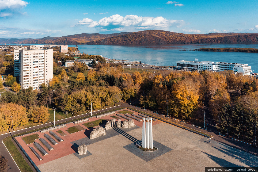 Комсомольск на амуре время. Комсомольск на Амуре горы. Комсомольск-на-Амуре с высоты. Комса