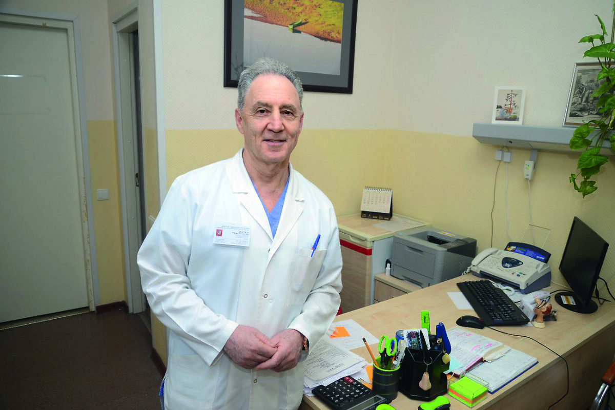  Врач-отоларинголог городской клинической больницы имени Н. Э. Баумана, доктор медицинских наук Михаил Лейзерман