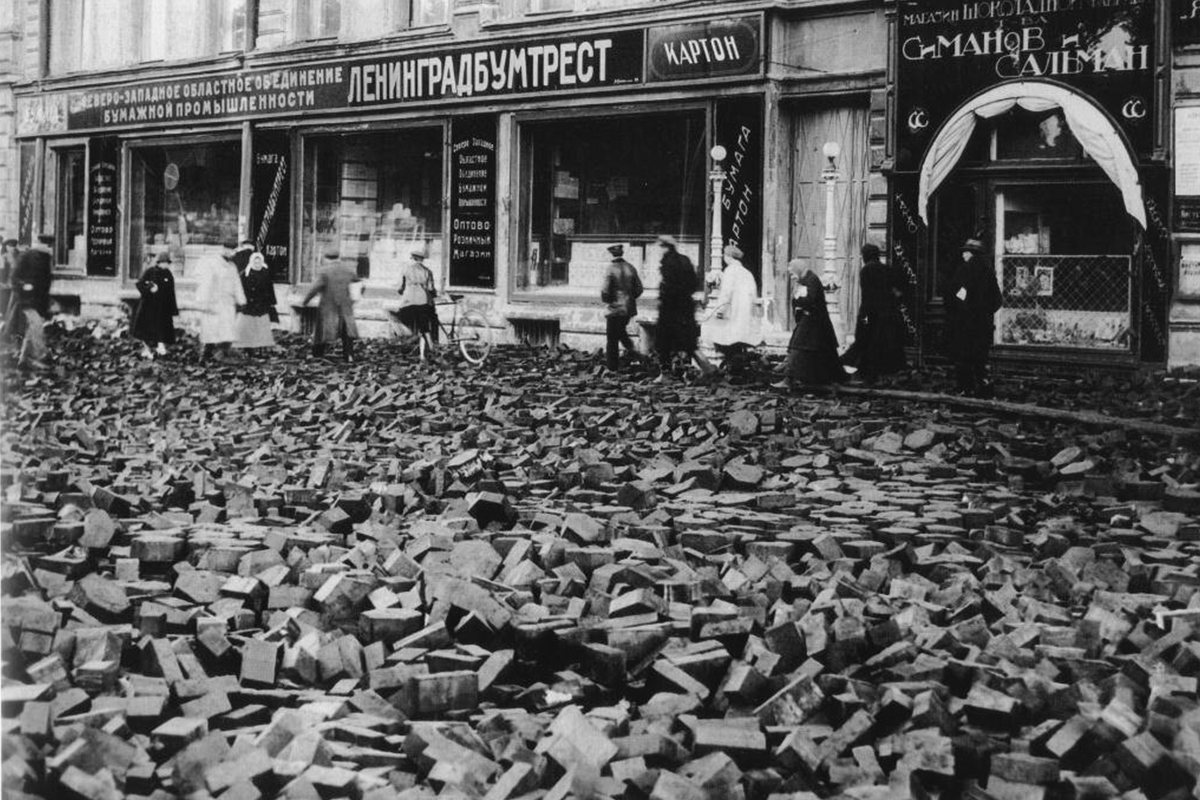 После наводнения на Невском проспекте все блоки торцевой дороги всплыли