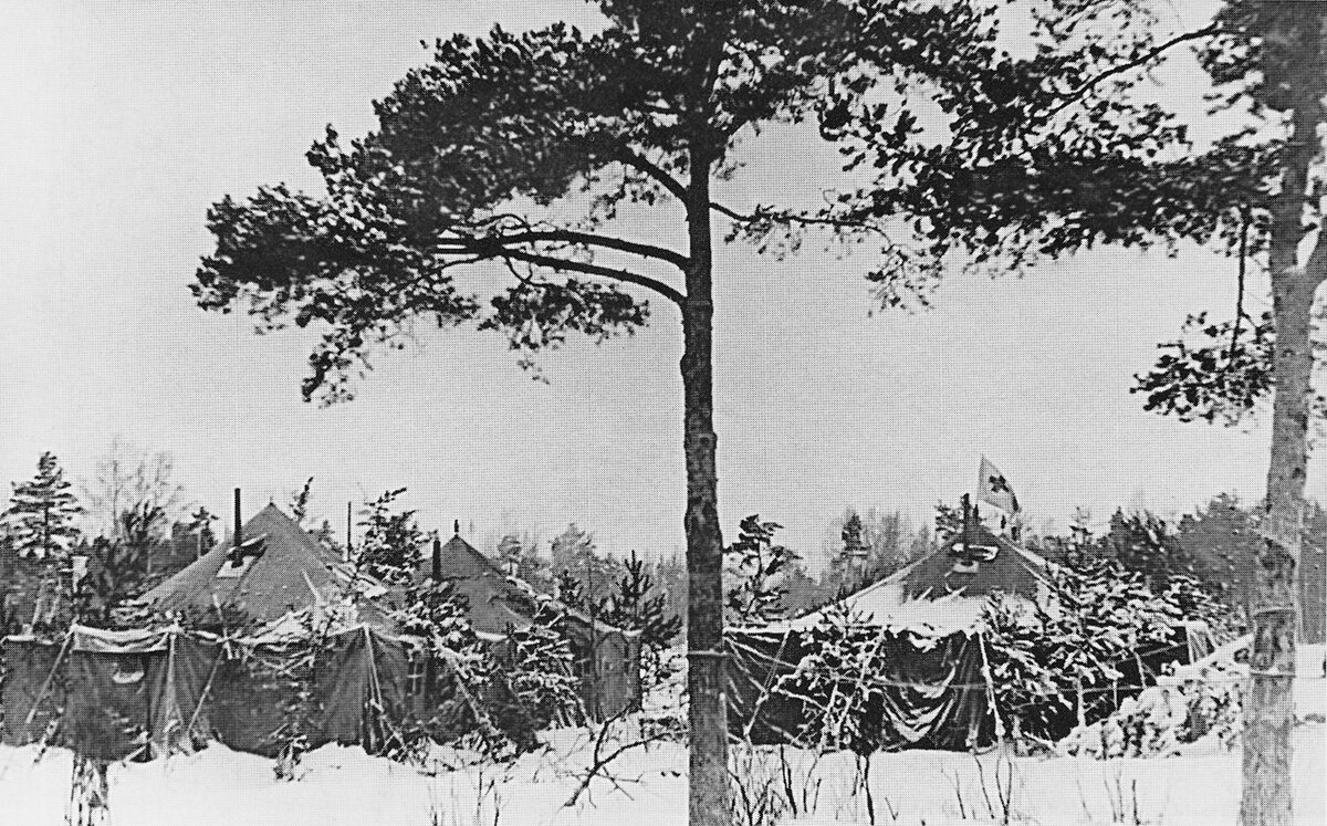 Полевой госпиталь. Источник фото: https://waralbum.ru/343779/
