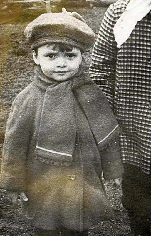 Весна или осень не знаю, я в берете.