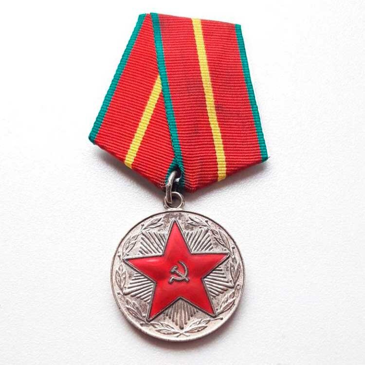 Медаль с изображением красной звезды