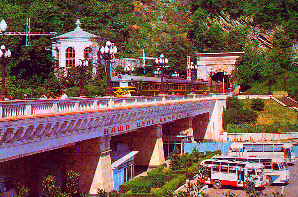 Тбилиси абхазия. Станция Абаата Абхазия. Гагра платформа Абаата. Вокзал Гагра СССР. Абхазия 80-е.