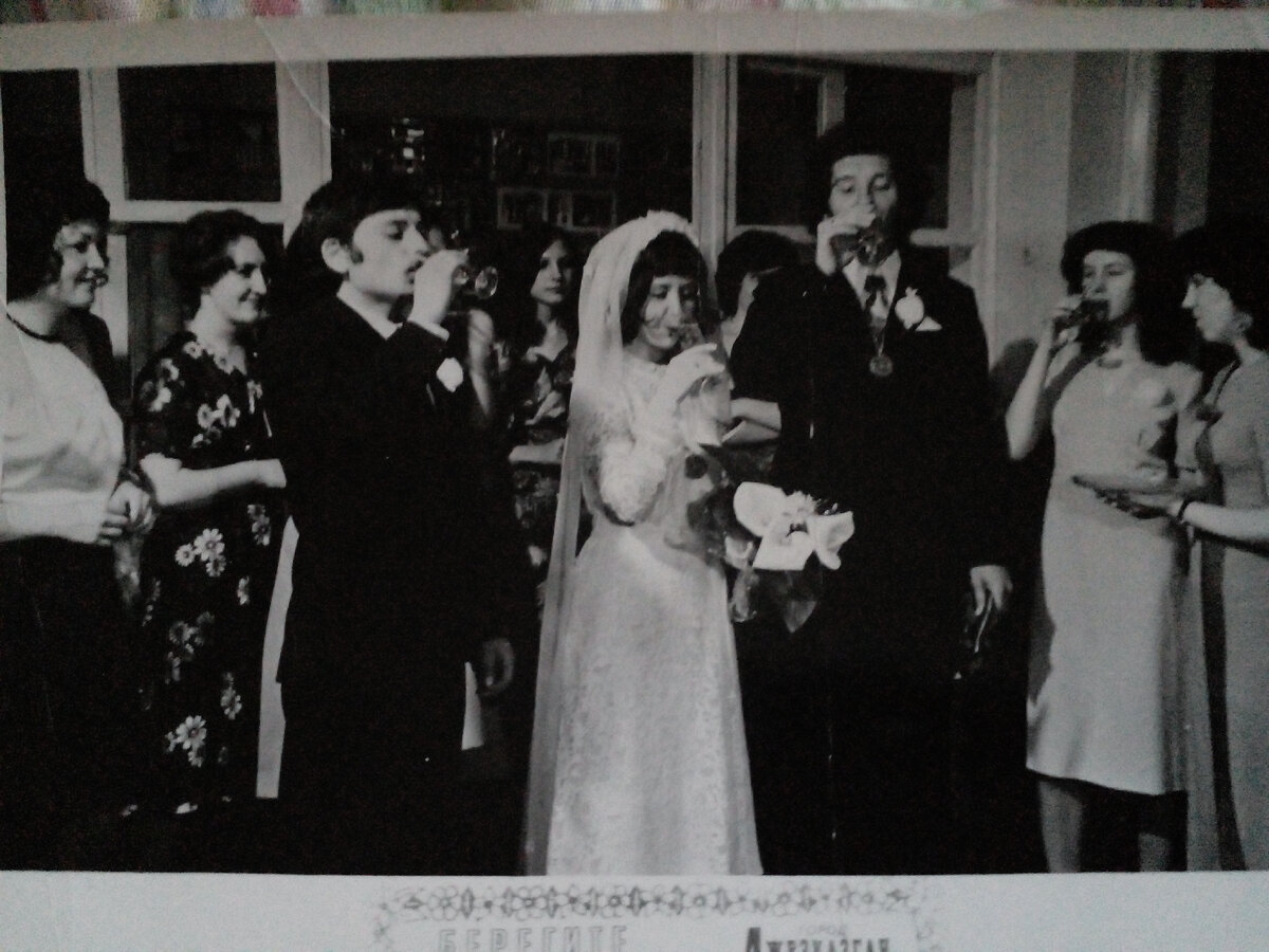 С однокурсницами в ЗАГСе