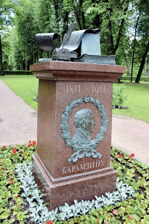 Памятник Николаю Карамзину в подмосковной усадьбе Остафьево, где историк написал восемь из двенадцати томов «Истории государства Российского».