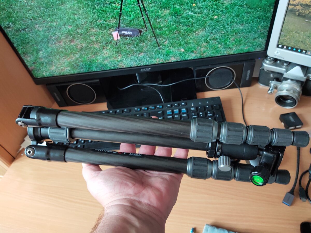 Штатив в сложенном состоянии.