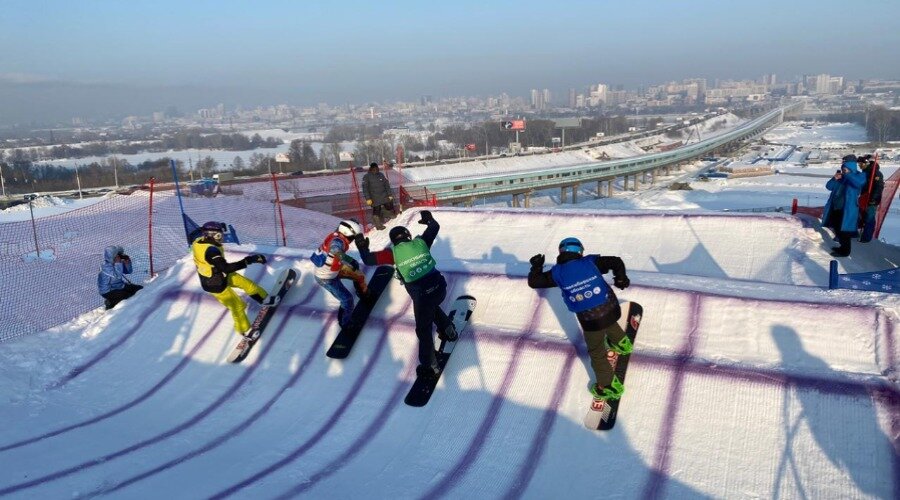 Сноуборд новосибирск. Сноуборд парк Горский Новосибирск. Сноуборд-кросс SBX. Борд кросс сноуборд. Горская Новосибирск сноуборд.