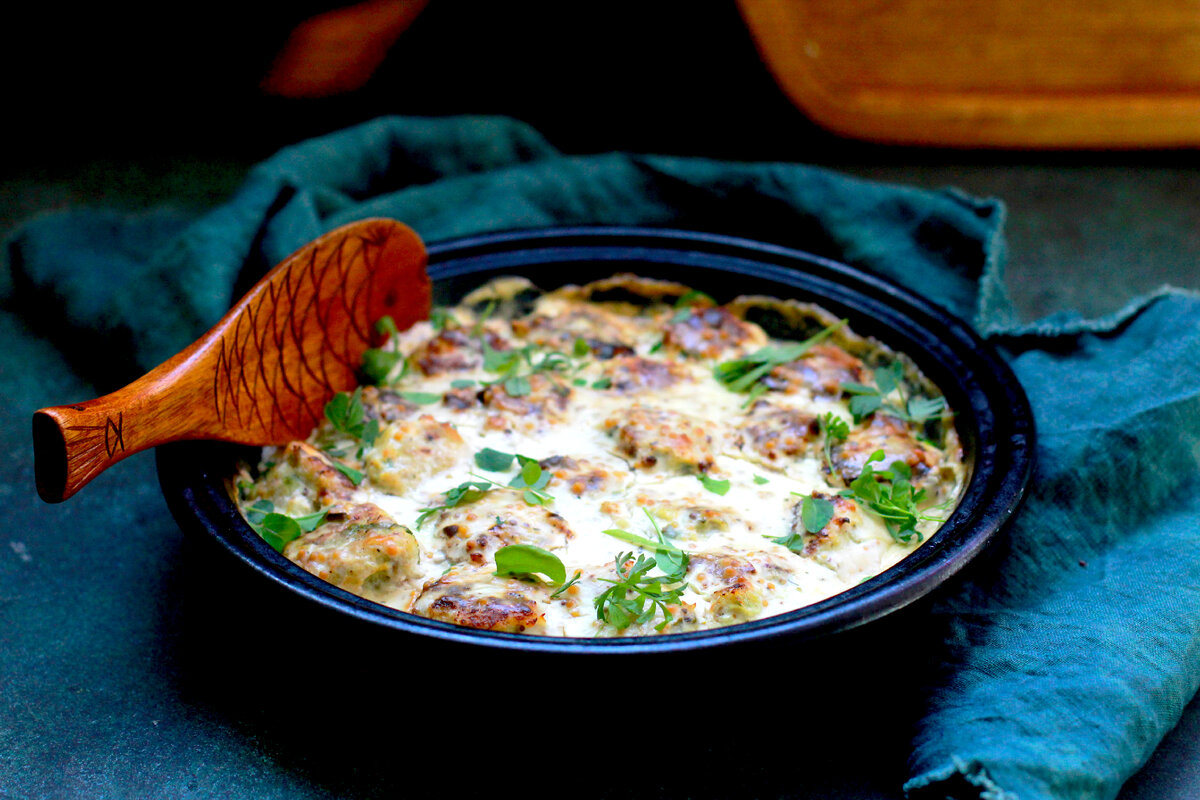 Польпетты из минтая под сметанно-горчичным соусом от Елены @urbanistka_vl Некрасовой. 