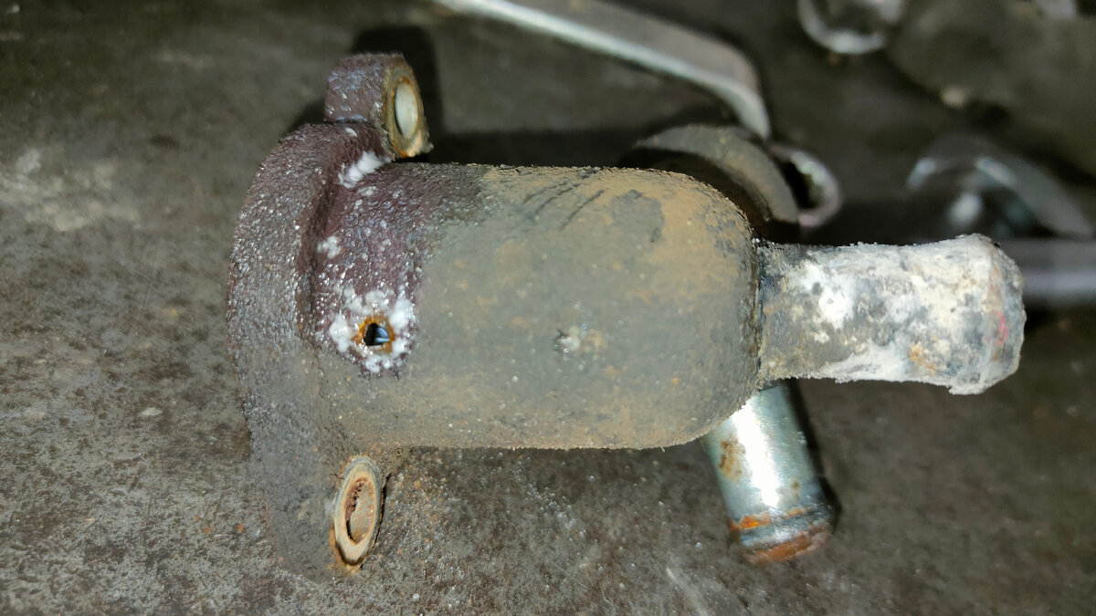 Фланец охлаждающей жидкости Daewoo Matiz. Личная фотография