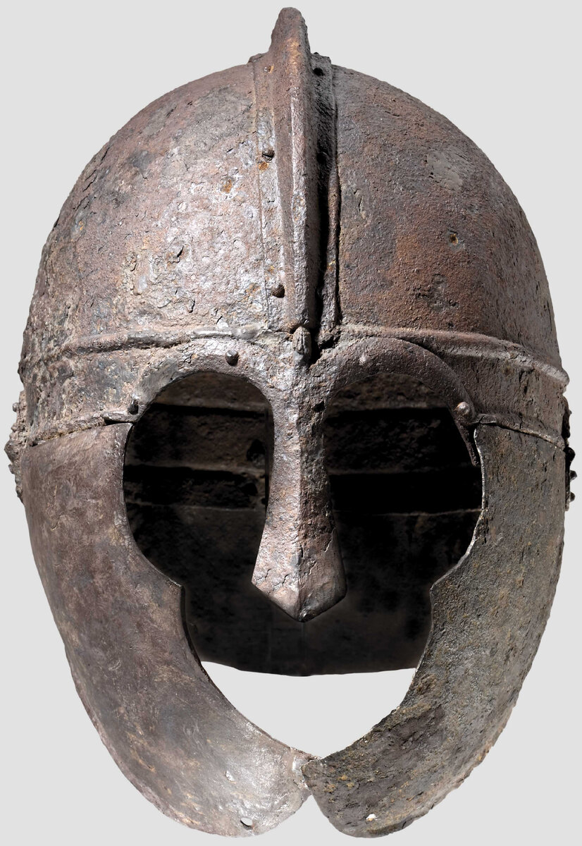 Позднеримский шлем из коллекции Акселя Гуттмана. Источник - Hermann Historica