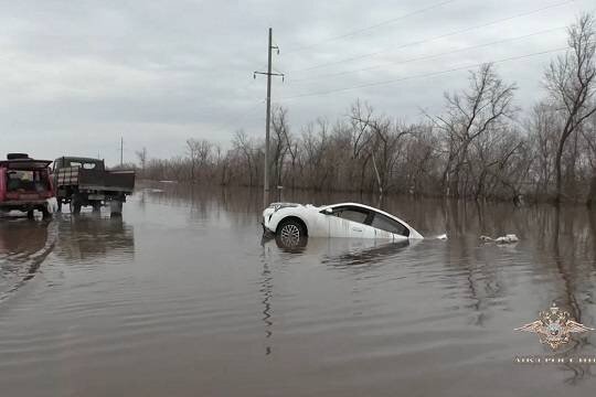    Колокольцев наградил полицейских, оказавших помощь пассажирам тонущего автомобиля