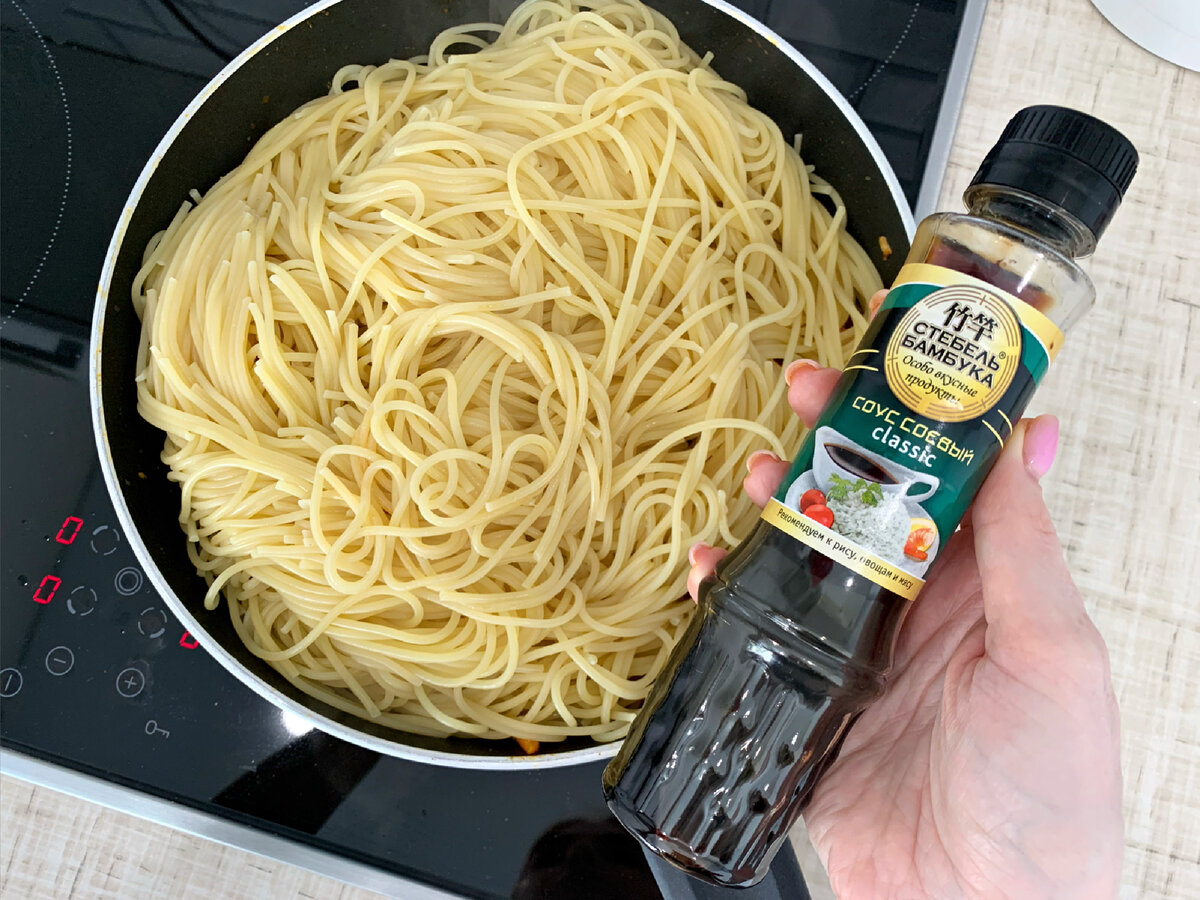Спагетти с овощами в соевом соусе