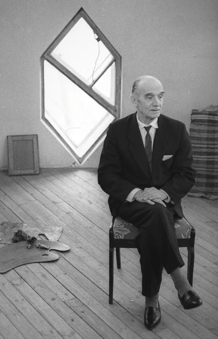 Константин Мельников.  (03 августа 1890 — 28 ноября 1974)