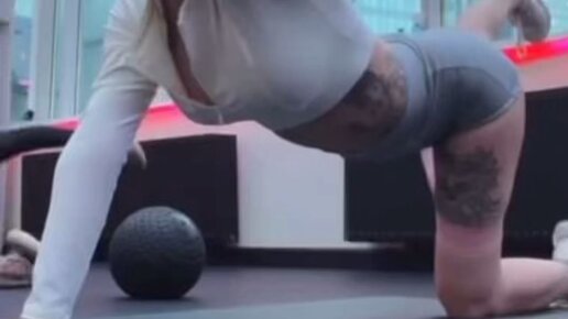 Гифки смешные и прикольные. Тряска после. Коленки трясутся. Машина виляет. Тренировка ног в тренажерном зале гифки.