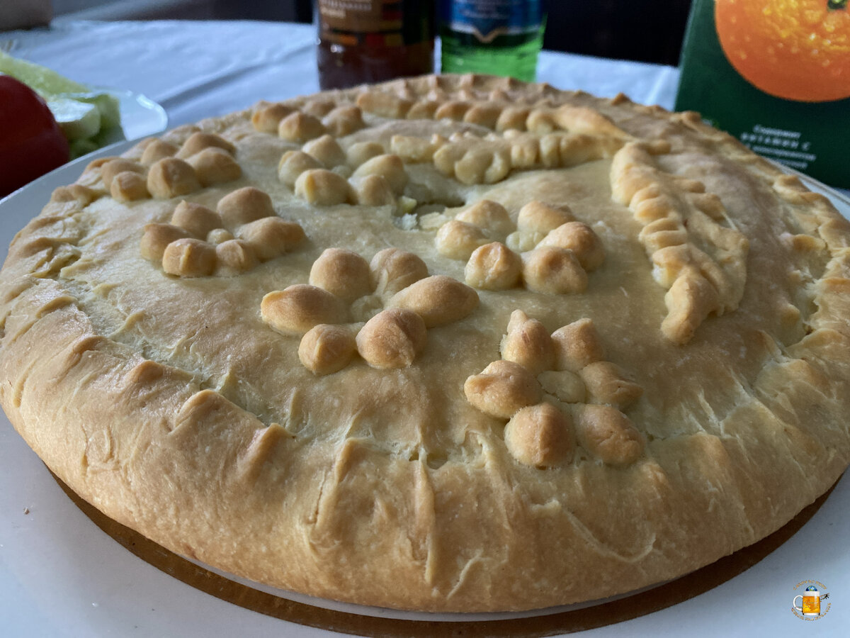 Пирог с мясом и картошкой из русской печи в Мариинских избах 