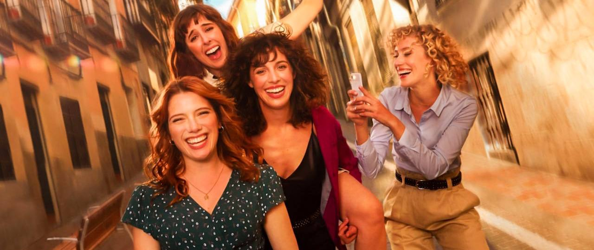 кадр из сериала Валерия производство Netflix