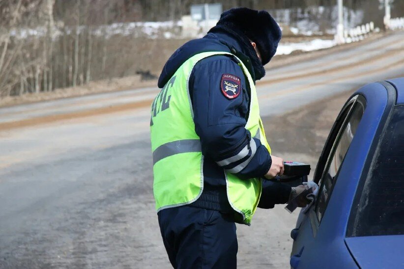 Описание профессии инспектор гибдд. Дпс 2 класс. Инспектор гаи. Сотрудник гибдд. Полицейский на дороге.