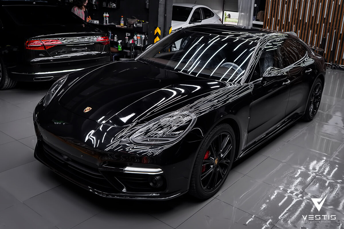 Porsche Panamera — Полная оклейка кузова в цветную антигравийную пленку