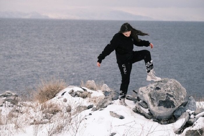 Арцахский бренд «Lyoka's» выступает против всего турецкого: Как можно связать «Татик-Папик» (Бабушка и Дедушка) из турецких ниток? Фоторяд