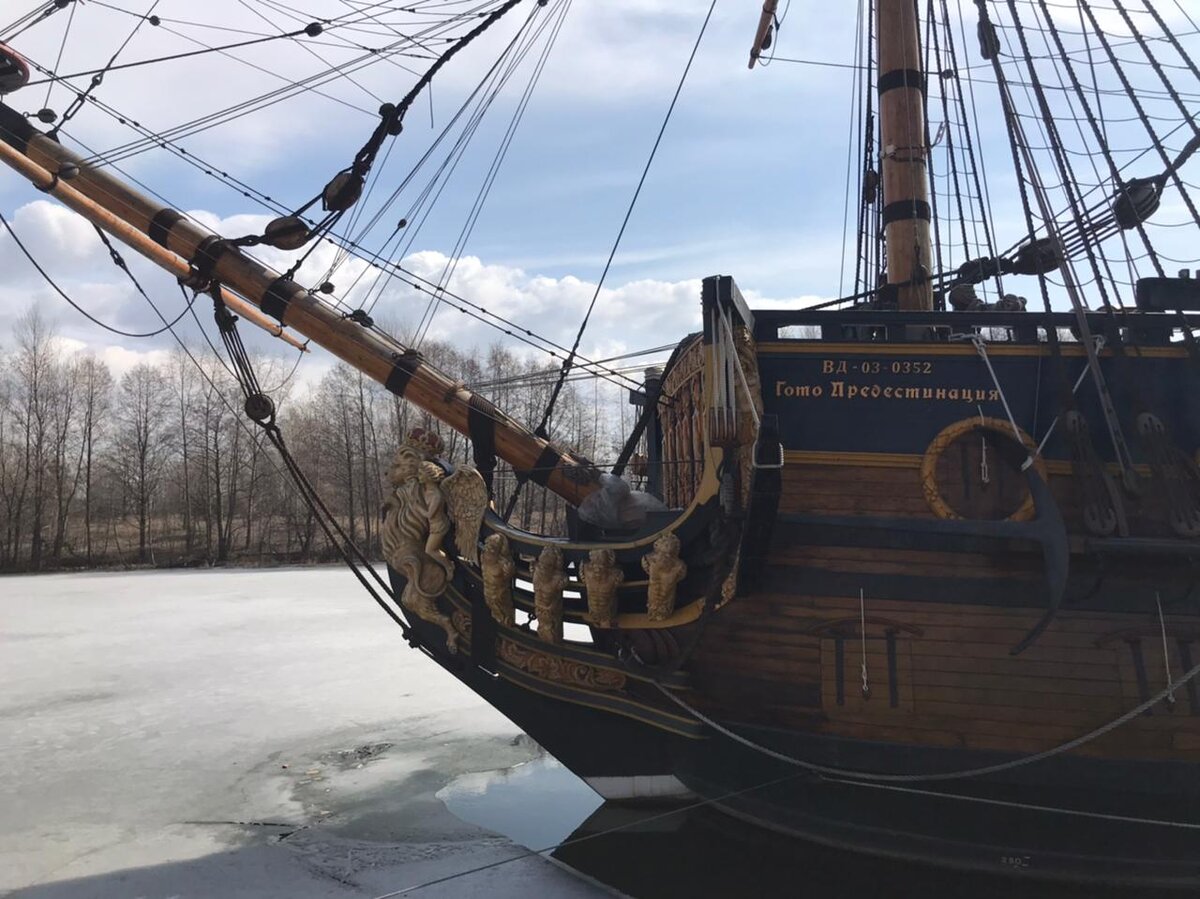 Корабль-музей "Гото Предестинация"— историческая копия русского линейного корабля времен Петра I 