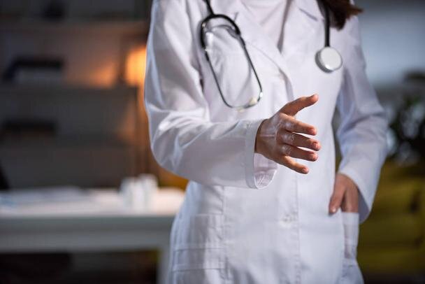 Интересно, а врачи тоже ежегодно проходят медицинский осмотр. Надеюсь, что с пользой. Фото Яндекс.Картинки. 