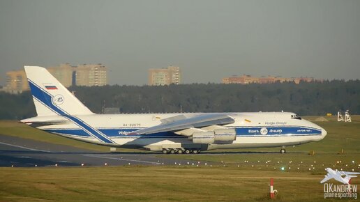 Descargar video: Что было в Шереметьево. Ан-124 и Ил-76 встретились 