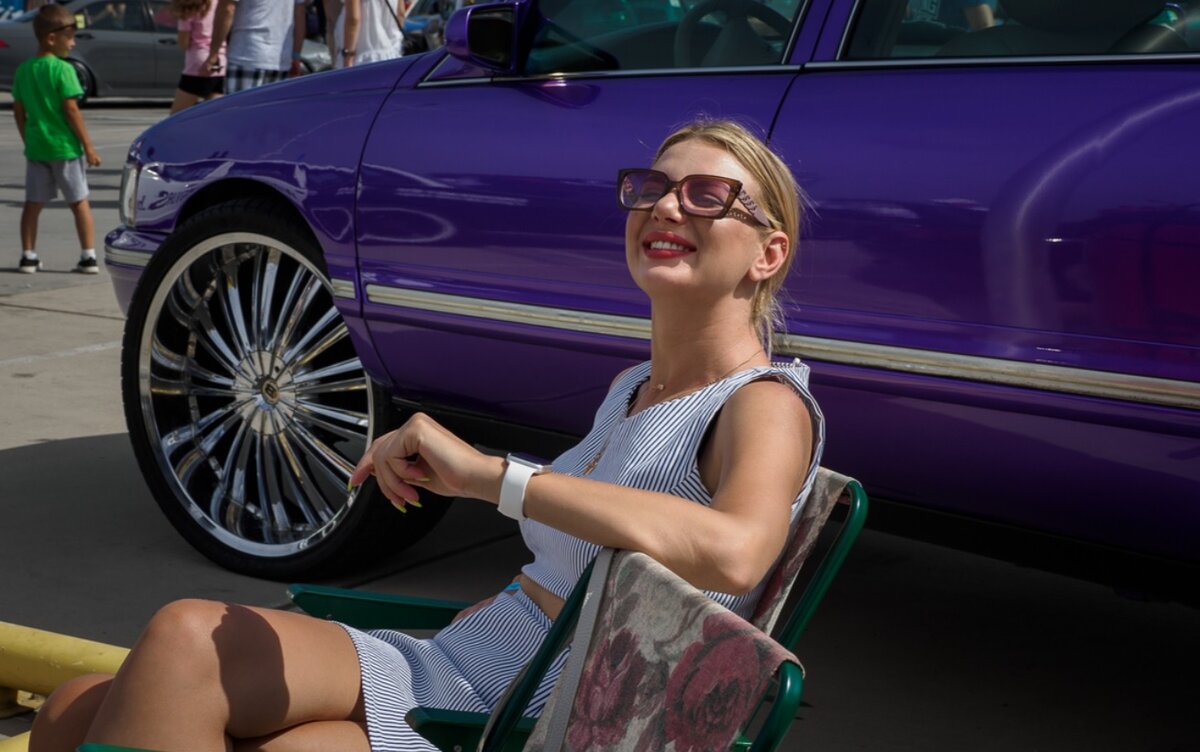 Красивые девушки, теплое солнце и другие составляющие удачного автошоу 
