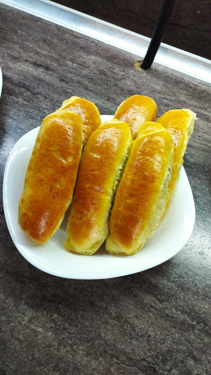 Пирожки с изюмом. 