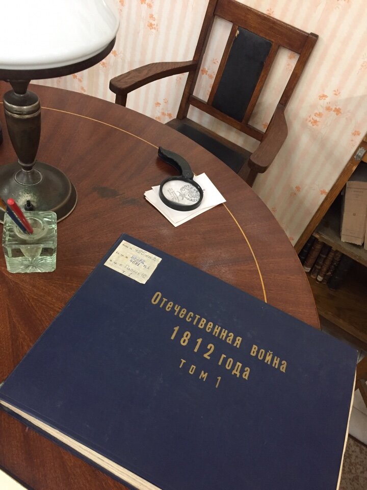Фрагмент стола А.М.Макарова