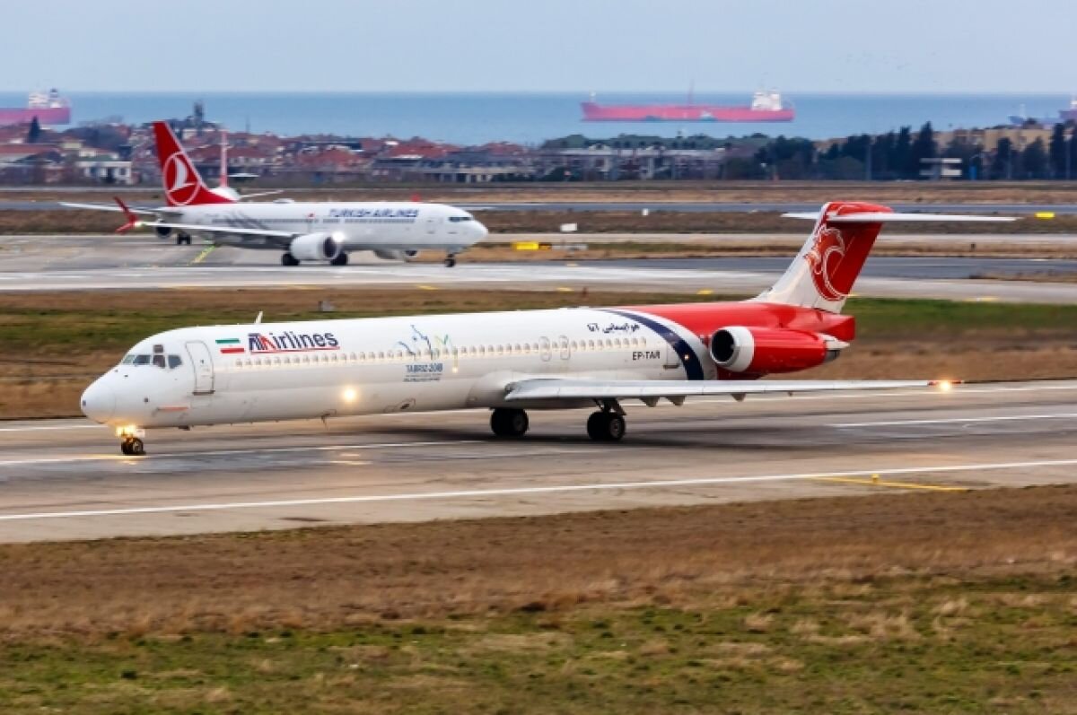    В Ираке самолет экстренно приземлился из-за открытого люка багажного отсека