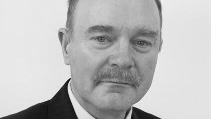     В Набережных Челнах скончался член Союза журналистов Татарстана Владимир Жигульский. Как сообщили «Челнинские известия», причиной смерти стала тяжелая болезнь.