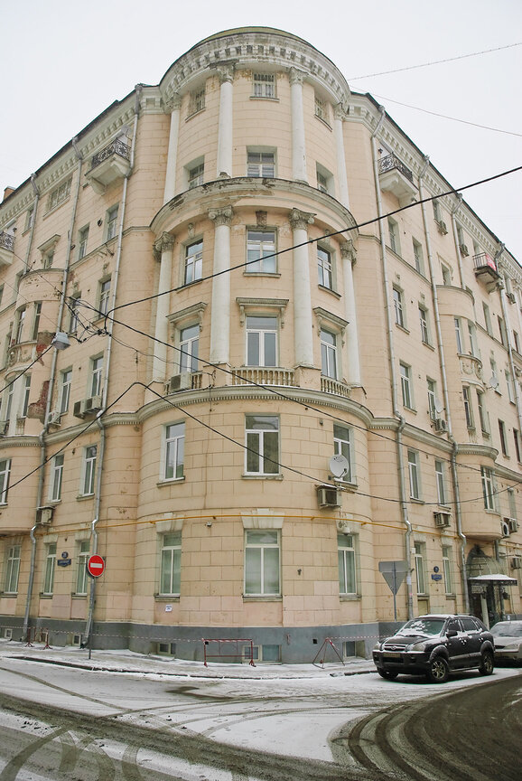 Доходный дом О. С. Петровской на углу переулков Сивцев Вражек и Денежный © Оксана Алёшина / Фотобанк Лори