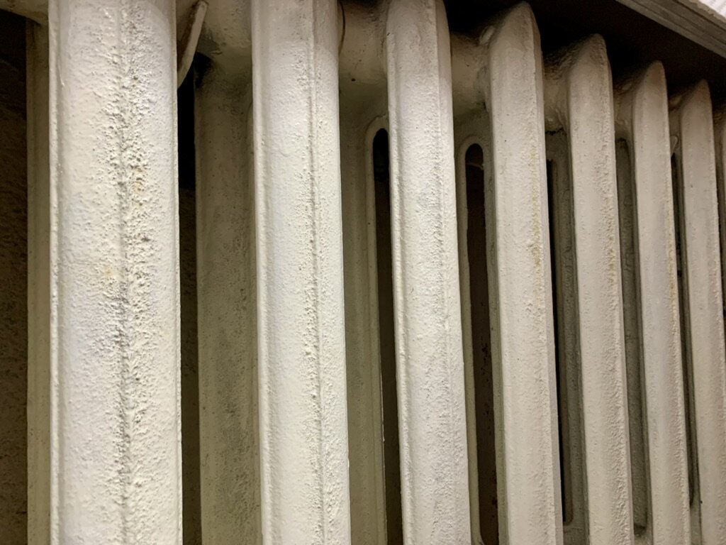 дали отопление в домах липецка. фкр капремонт липецк ул пролетарская д14. тепло. кот на батарее. фкр липецк фото здания.