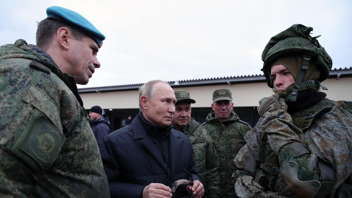    Верховный Главнокомандующий, президент РФ Владимир Путин во время посещения военного полигона Западного военного округа в Рязанской области © РИА Новости / Михаил Климентьев