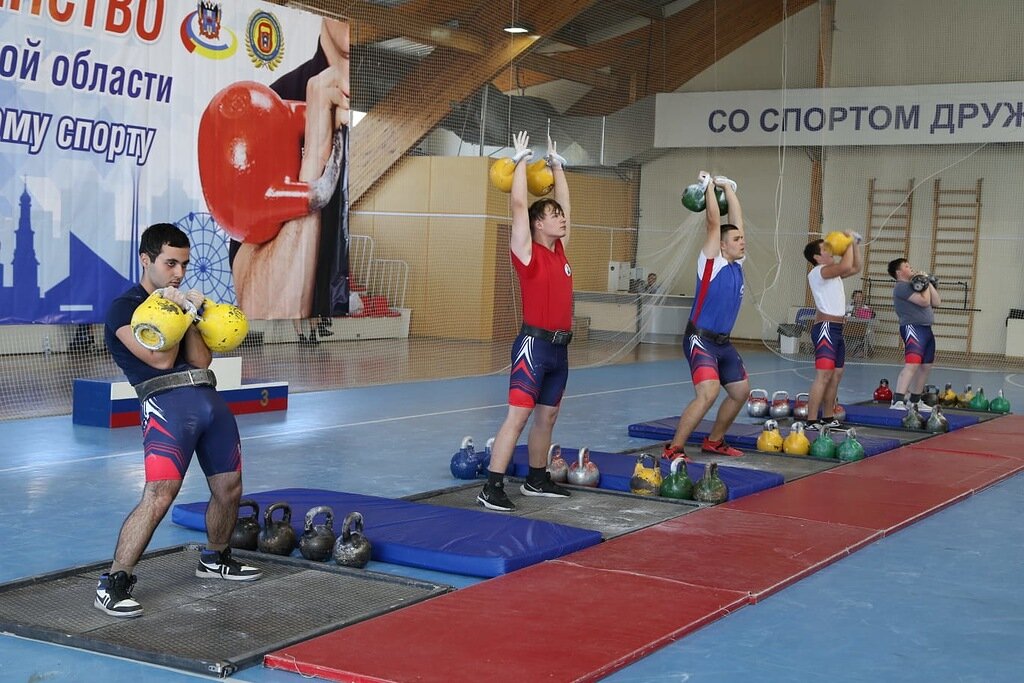 Соревнования по гиревому спорту в школе