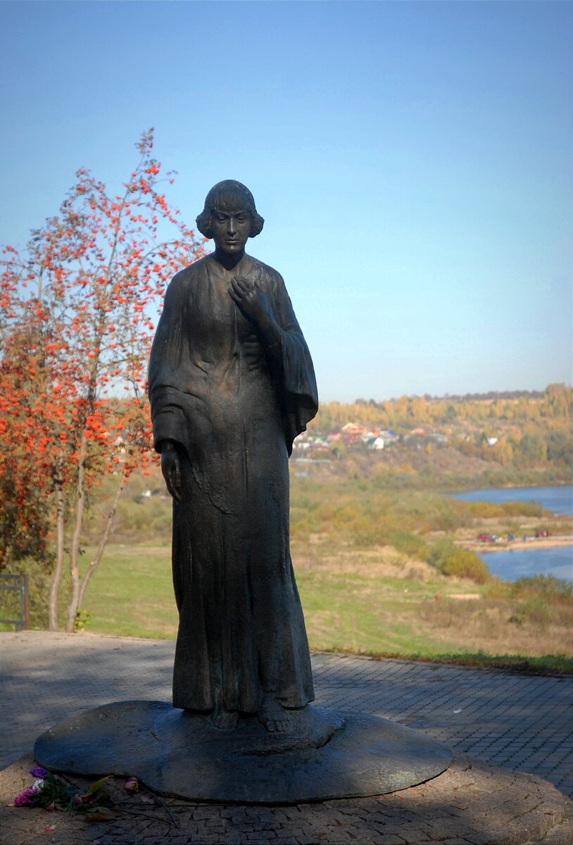 Памятник Марине Ивановне в г.Таруса
