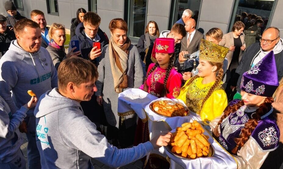    Звезд российского футбола в Татарстане встречали чак-чаком. Фото: РФС