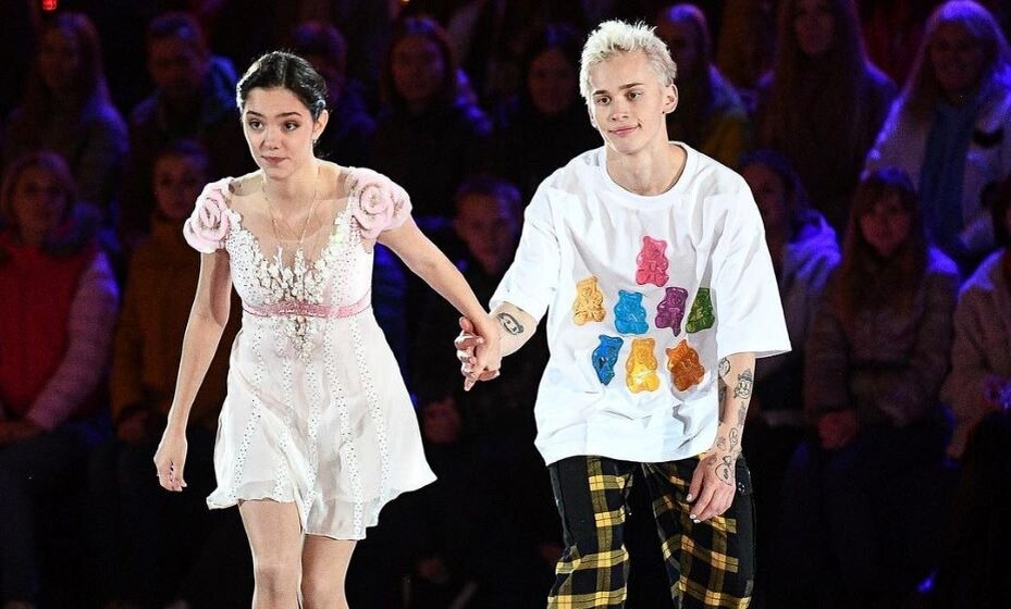    Даня Милохин уже уронил Евгению Медведеву во время проката. Фото: Личная страница Дани Милохина в соцсетях