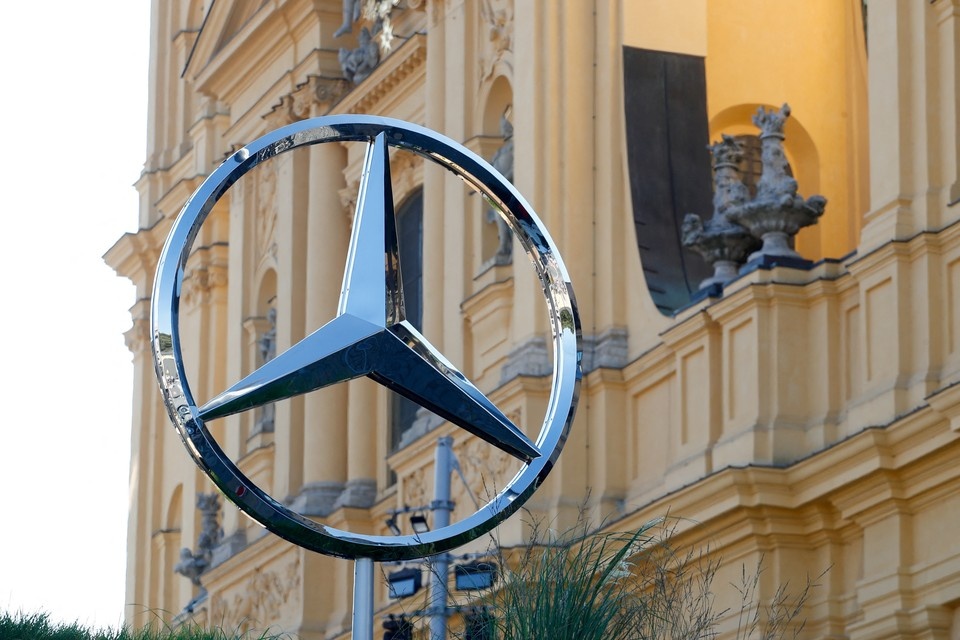     Mercedes-Benz намерен продать свои доли российскому инвестору «АВТОDОМ»  REUTERS