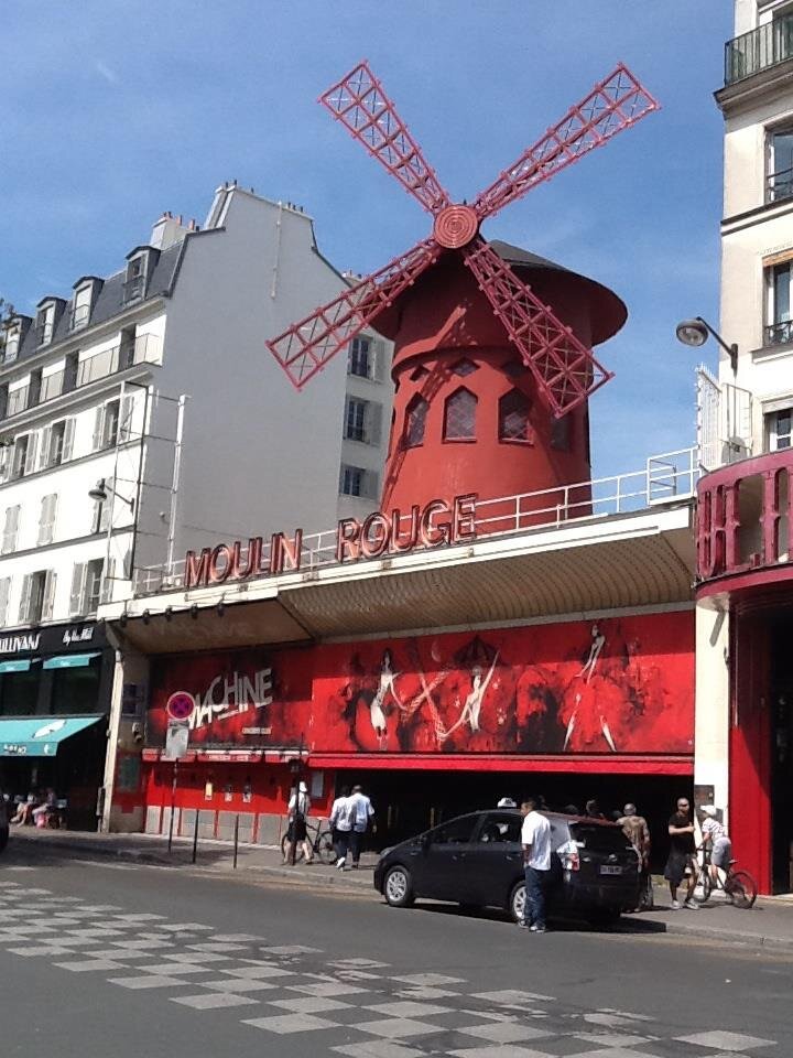 Мулен Руж в Париже, личное фото автора