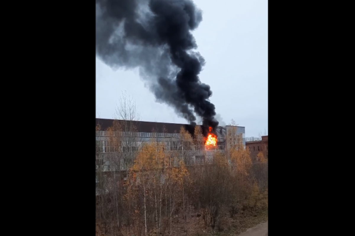 Пожар в Твери. Пожар во дворе. Пожар в офисном здании.