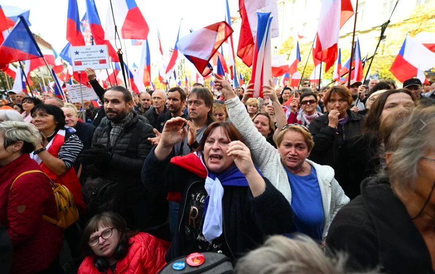 Протест без. Провокаторы на митингах. Протест без. Мемы 2022. Смешные рамки для фото мемы.