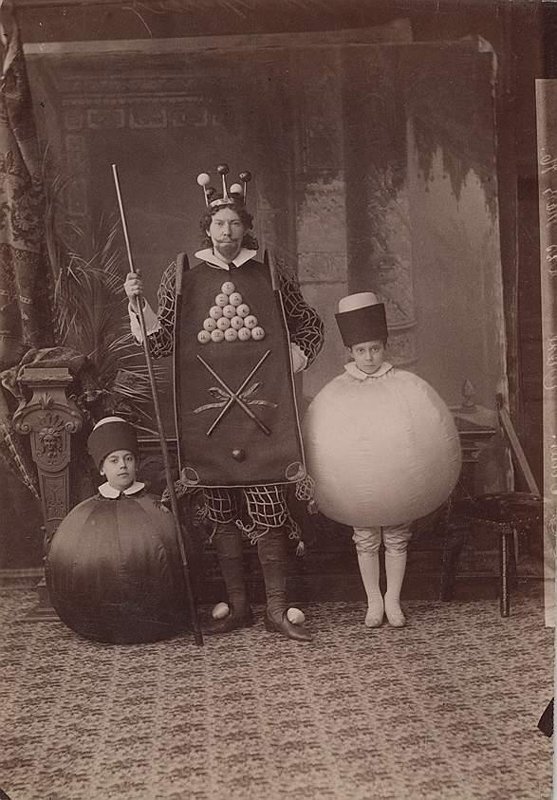 Н.Н.Андреев, Ф.А.Васильев, И.В.Аслин - "Бильярд" в балете "Волшебные пилюли" Л.Минкуса. Постановщик: Петипа Мариус Иванович. Премьера: 09.02.1886. Мариинский театр. Фото: СПбГМТМИ