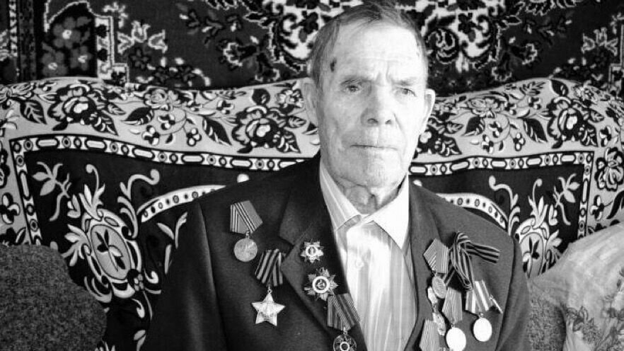     В Пестречинском районе Татарстана ушел из жизни 99-летний участник Великой Отечественной войны Илья Токранов. Свое 100-летие он должен был отпраздновать в июле 2023 года. Об этом сообщили в сообществе «В Казани Поймут».