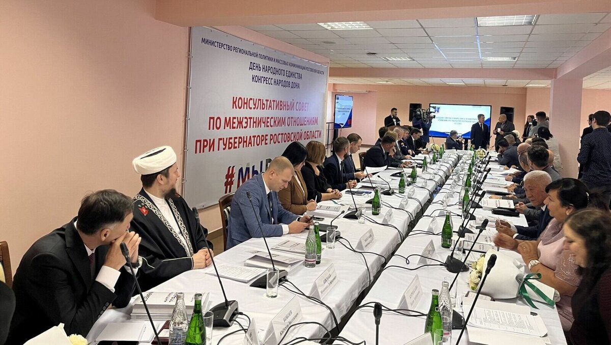     Сегодня в Ростове-на-Дону начал свою работу конгресс народов Дона. В рамках мероприятия прошли международные форумы, круглые столы и консультативный совет, в заседании которого принял участие первый заместитель губернатора Ростовской области Игорь Гуськов.