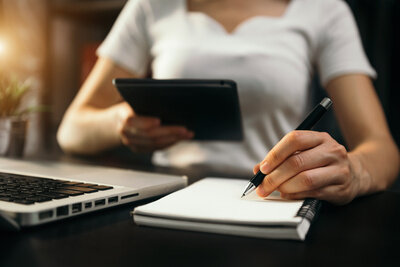    Работа с документами © Adobe Stock