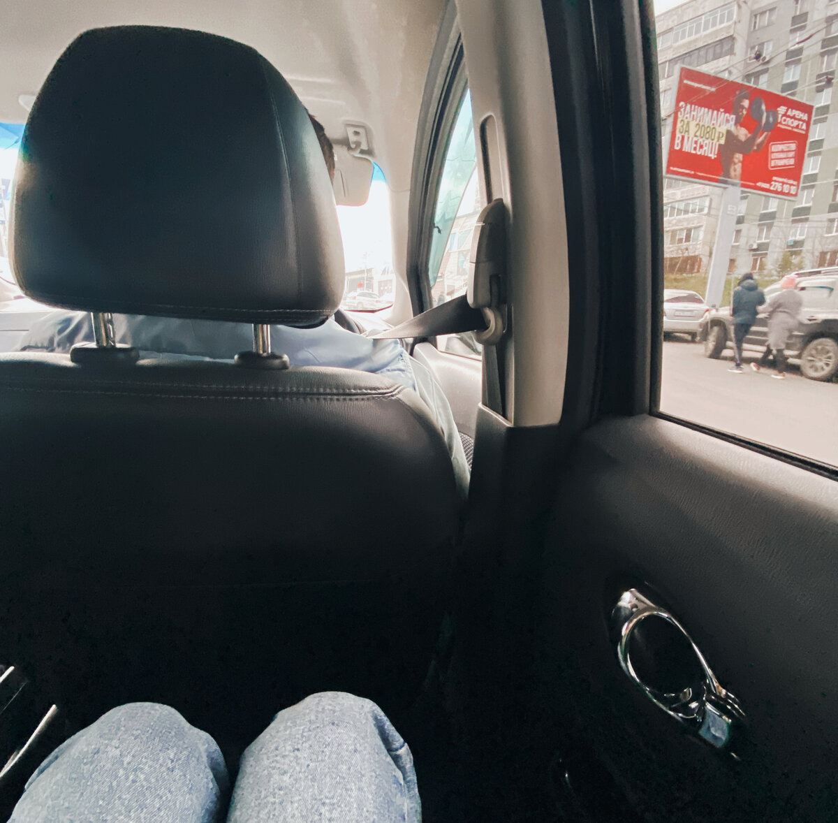 Фото, конечно, не передает моего восторга, но хотя бы виден ремень на месте, где он и должен быть :)